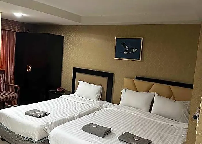 Hotel Orchid Inn@skv3 2*